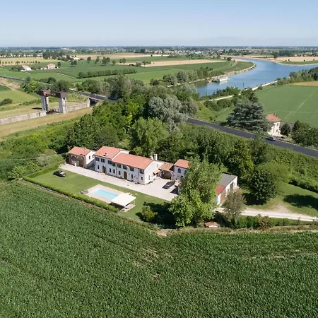 La Casa Delle Rondini Bed & Breakfast 3*